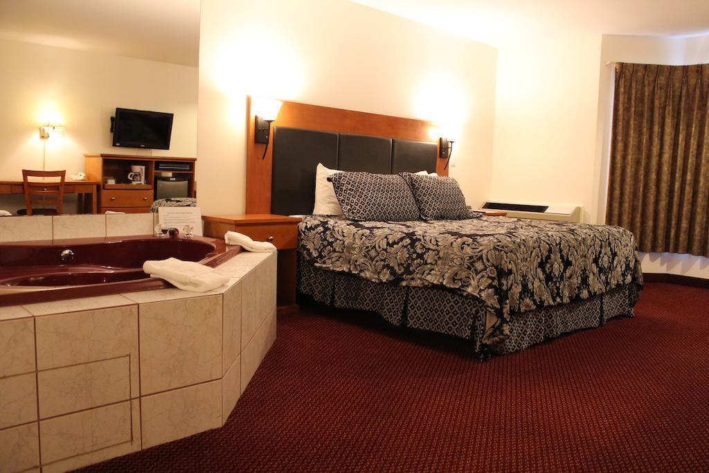 Maverick Motor Inn And Waterslide Kamloops Habitación foto